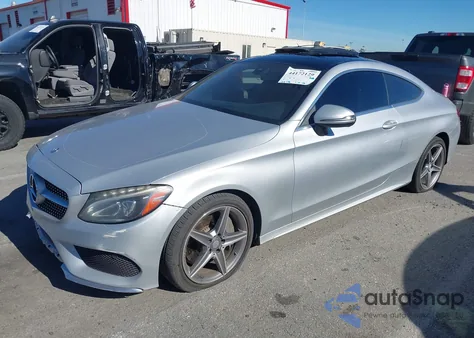 2017 Mercedes-Benz C 300 z USA, uszkodzony, nr VIN WDDWJ4JB2HF386496